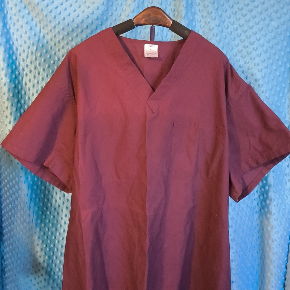 Men's Short-Sleeve Scrub Shirt XXL With Two Pockets in Maroon Color